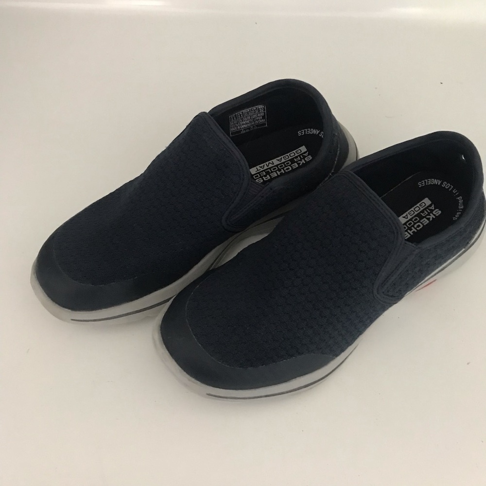 Sketchers Navy Slip On Sneakers Size 3.5